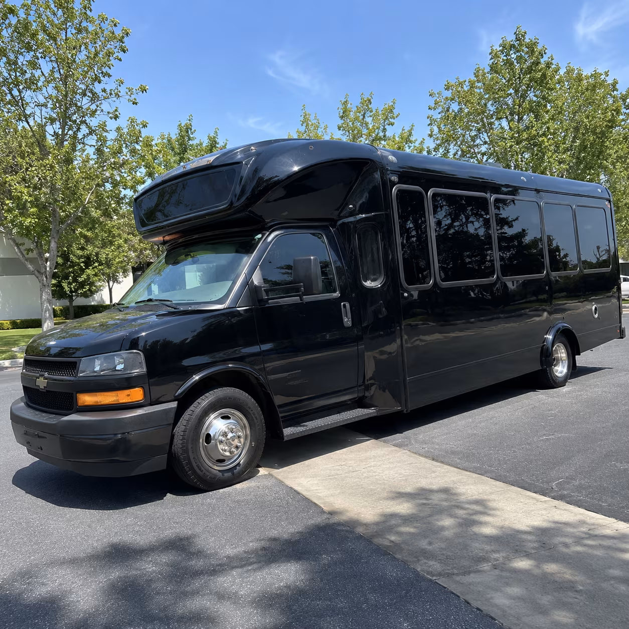 bus rentals for trade shows and large corporate events near el monte