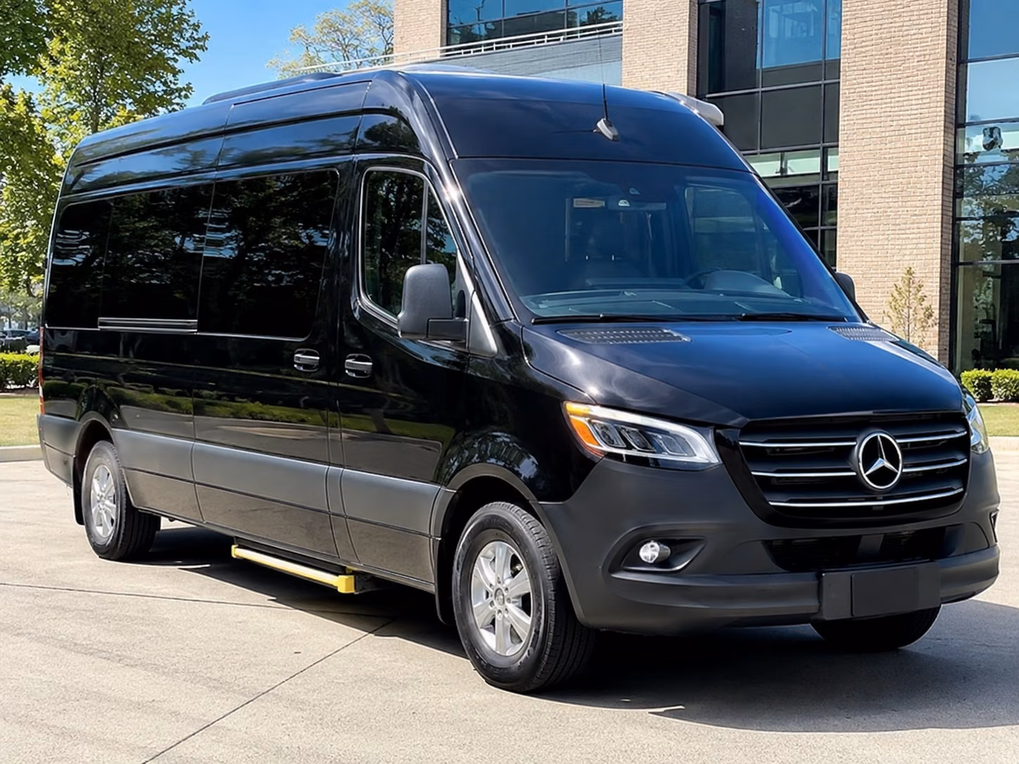 easily book transportation for your next airport transfer 1