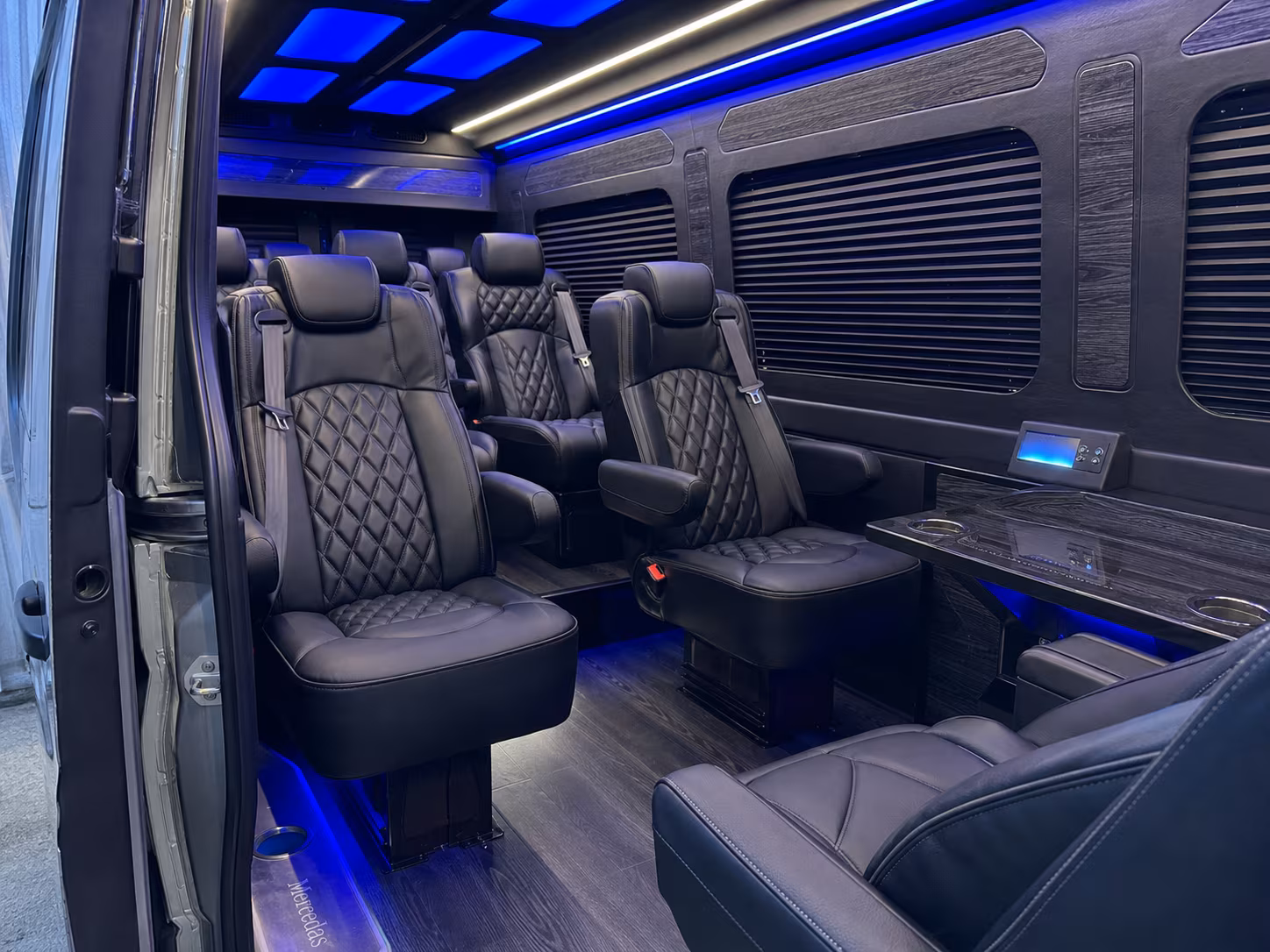 easily book transportation for your next prom 1