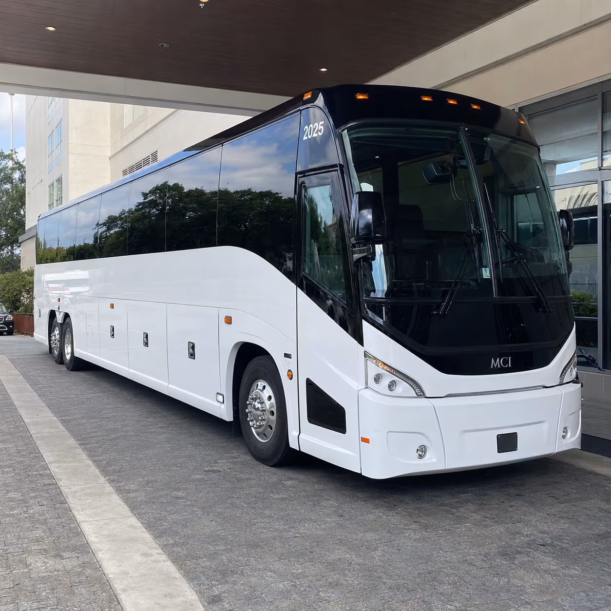 el monte 54 passenger charter bus