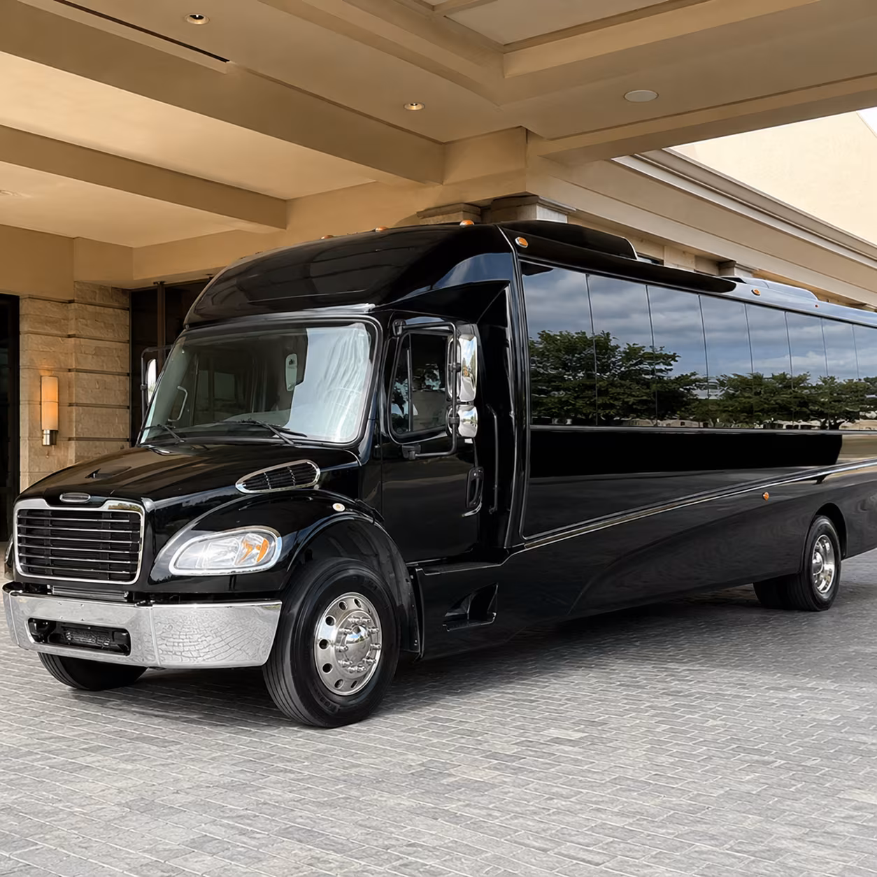 minibus rentals for smaller el monte prom groups and pre prom dinner runs