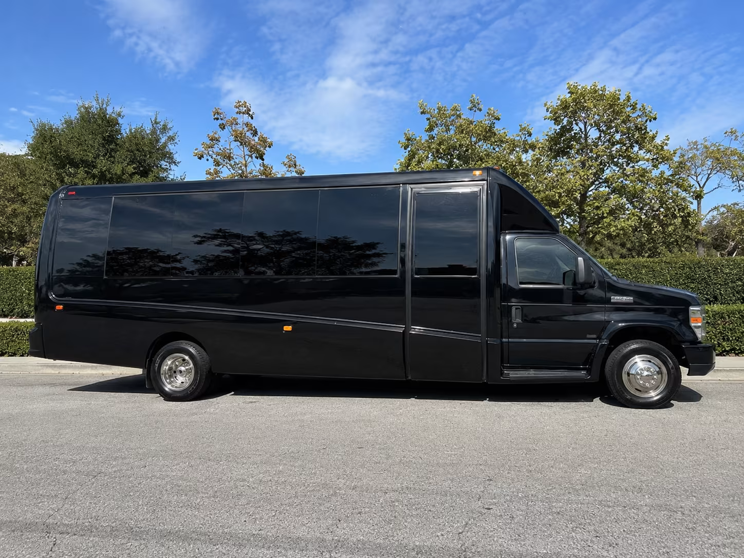 minibus wine tours to the malibu wine safari and surrounding vineyards