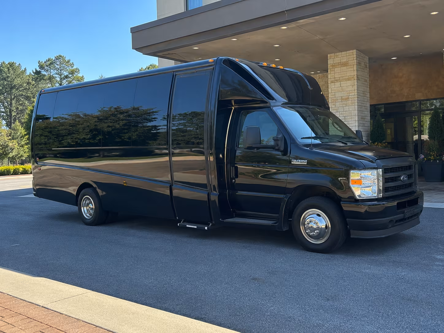 minibuses for small groups heading to anaheim convention venues
